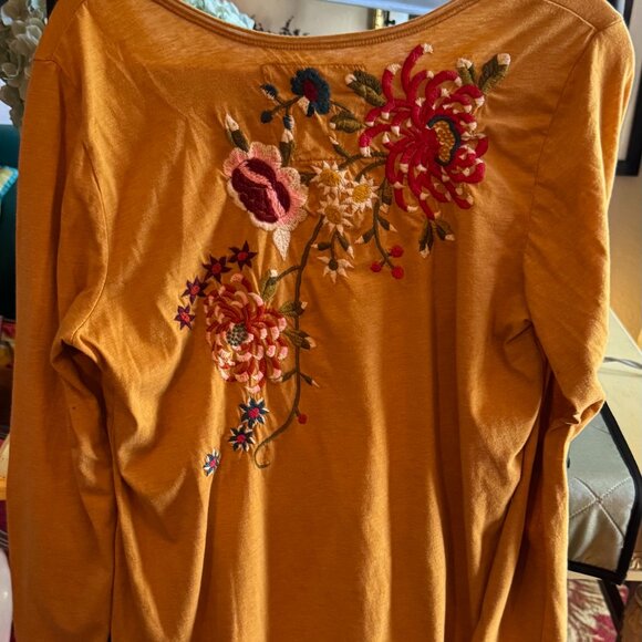 Johnny Was Mustard color embroidered tee shirt - Picture 5 of 6